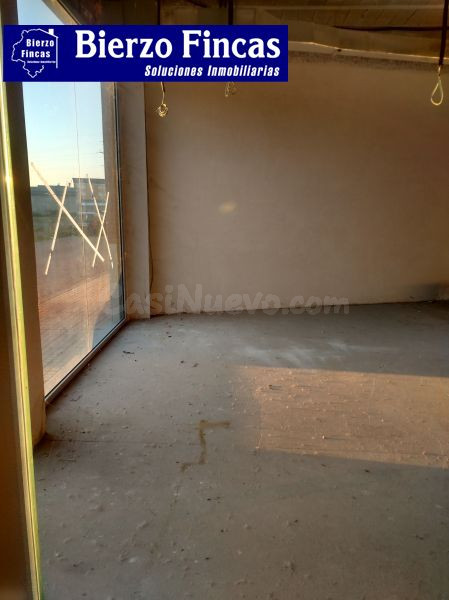 ✨ LOCAL COMERCIAL EN ALQUILER – PONFERRADA (CUATROVIENTOS) ✨ - foto 2