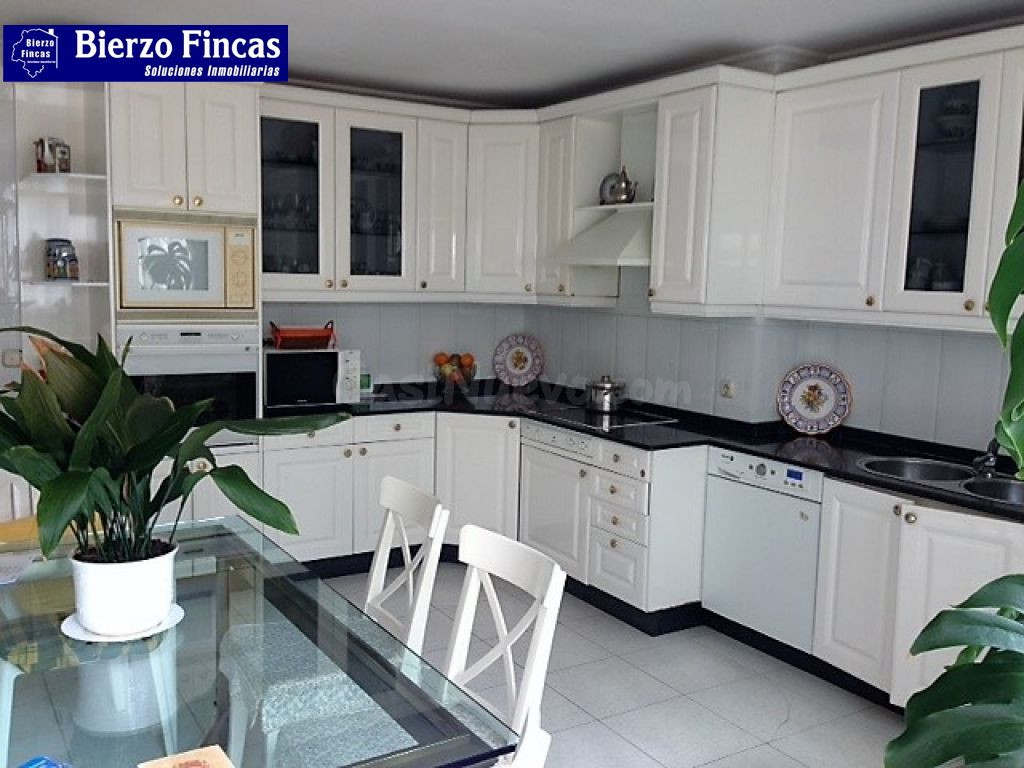 SE VENDE PISO CON GRAN TERRAZA EN EL CENTRO DE PONFERRADA