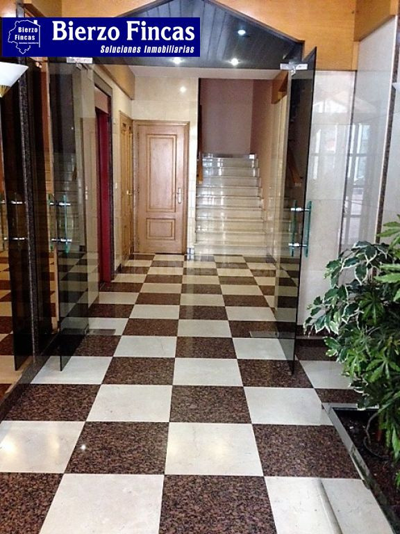 SE VENDE PISO CON GRAN TERRAZA EN EL CENTRO DE PONFERRADA - foto 3