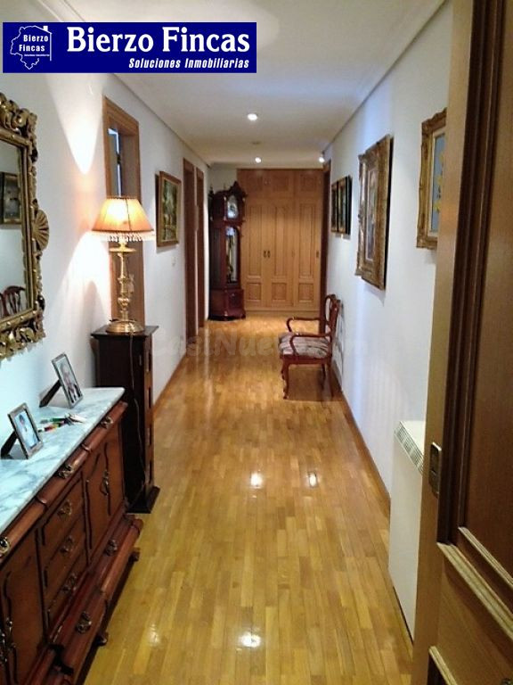 SE VENDE PISO CON GRAN TERRAZA EN EL CENTRO DE PONFERRADA - foto 5