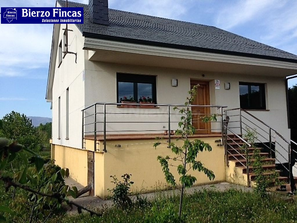 SE VENDE CHALET EN MATACHANA (BEMBIBRE)