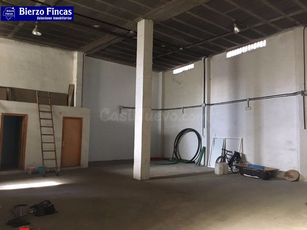 ✨ SE VENDE LOCAL COMERCIAL EN FLORES DEL SIL (PONFERRADA) ✨
