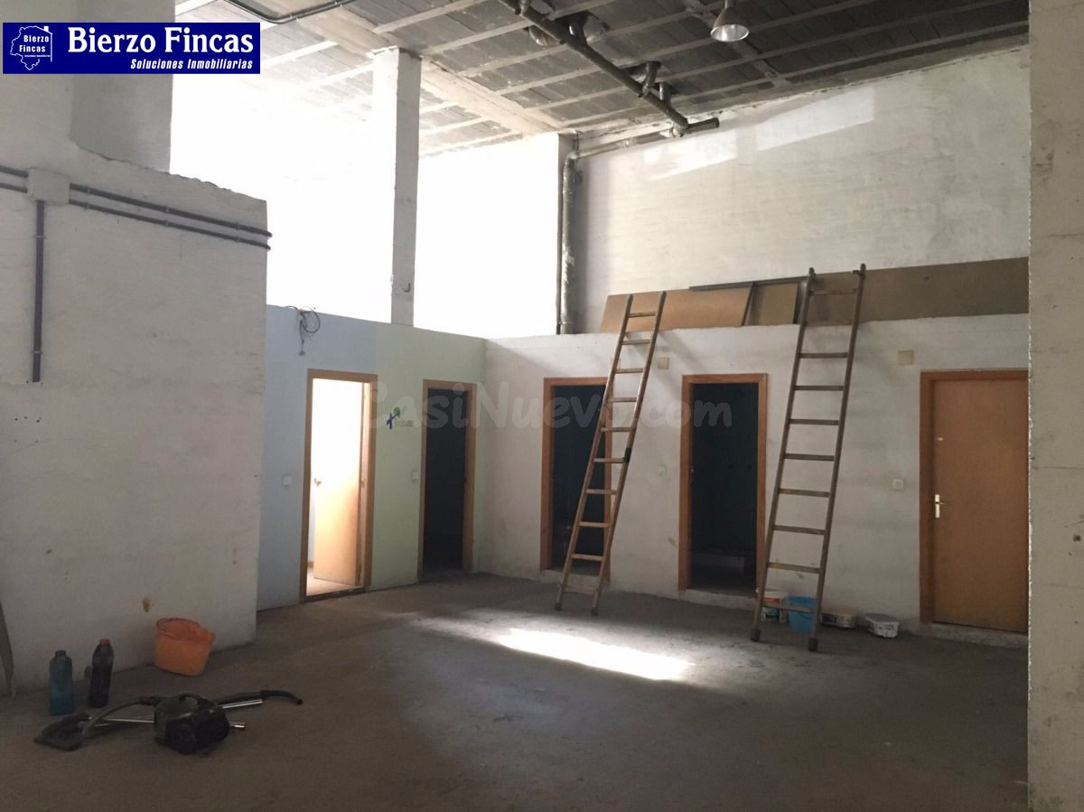 ✨ SE VENDE LOCAL COMERCIAL EN FLORES DEL SIL (PONFERRADA) ✨ - foto 2