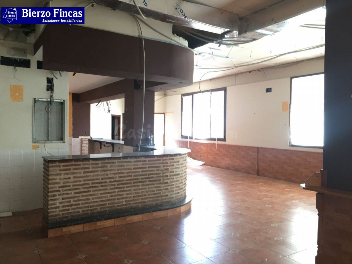 ✨✨ SE VENDE LOCAL COMERCIAL EN FLORES DEL SIL (PONFERRADA) ✨ - foto 3
