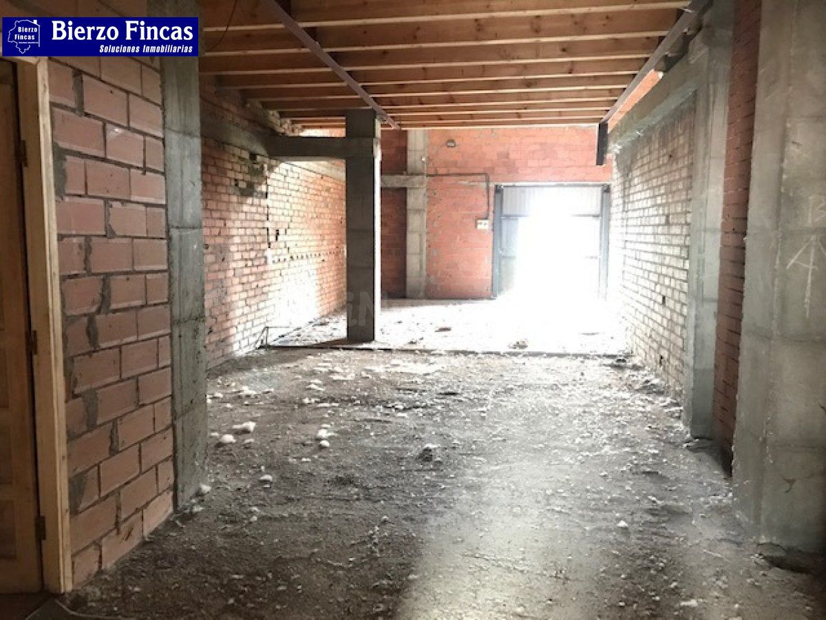 ✨ SE VENDE LOCAL COMERCIAL EN EL CENTRO DE PONFERRADA ✨ - foto 2