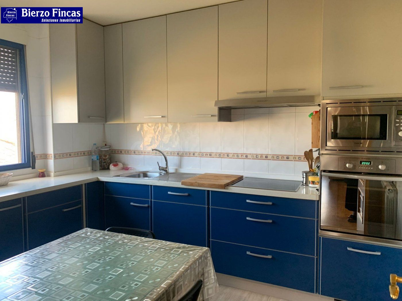 SE VENDE EXCELENTE PISO EN TORAL DE LOS VADOS CON HERMOSA TE