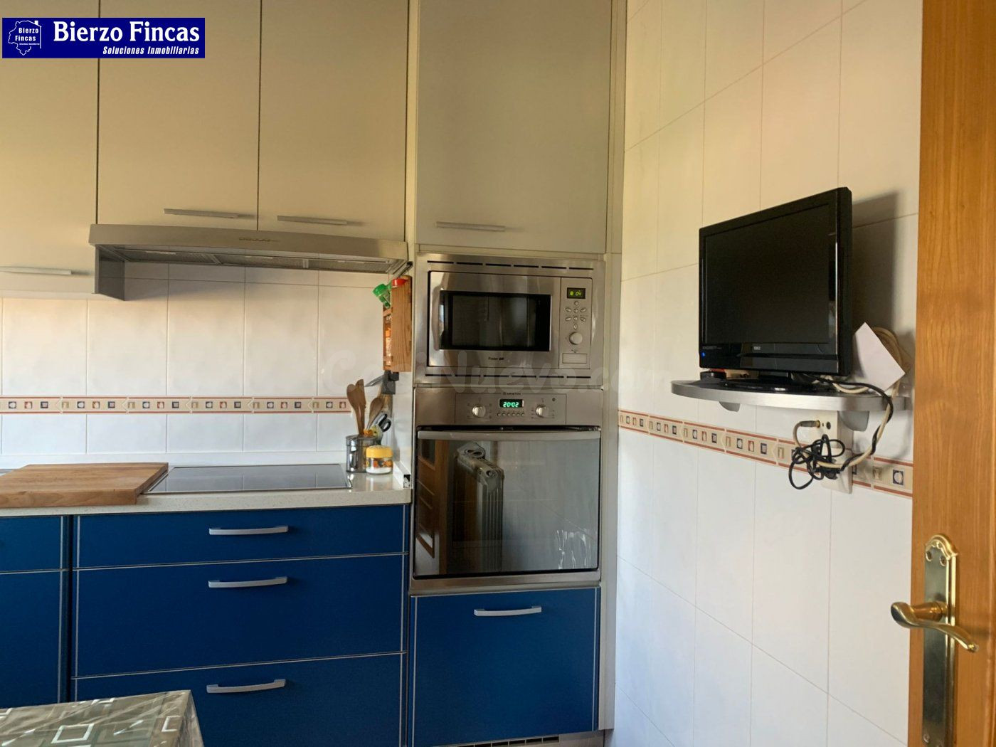SE VENDE EXCELENTE PISO EN TORAL DE LOS VADOS CON HERMOSA TE - foto 2