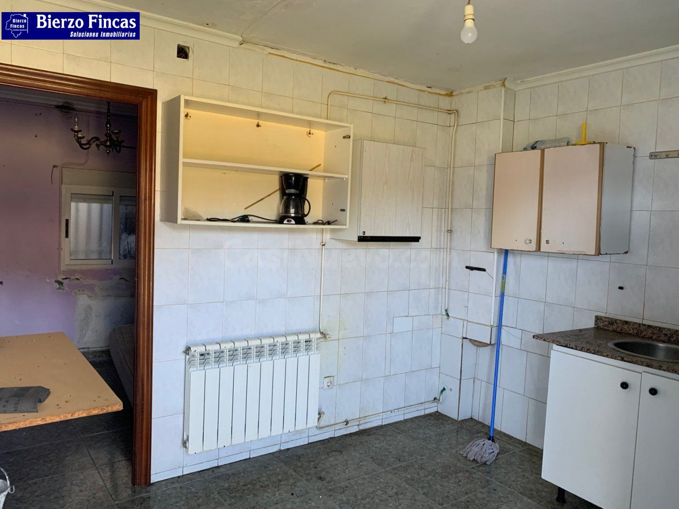 SE VENDE CASA PARA REFORMAR EN CUBILLOS DEL SIL - foto 4