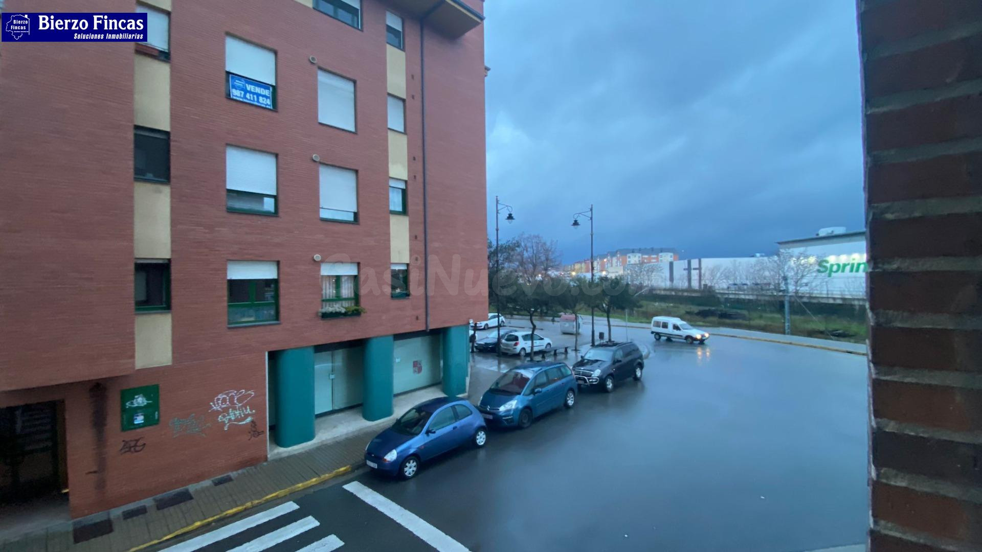 ✨ SE VENDE LOCAL EN PONFERRADA ✨ - foto 2