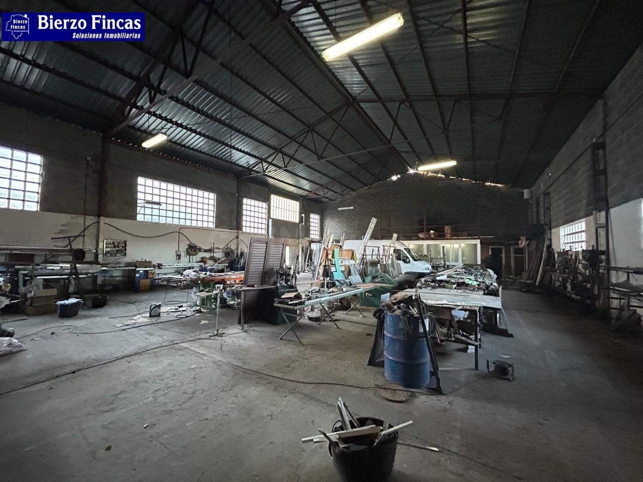 ✨ SE ALQUILA NAVE EN FUENTES NUEVAS (PONFERRADA) ✨ - foto 3