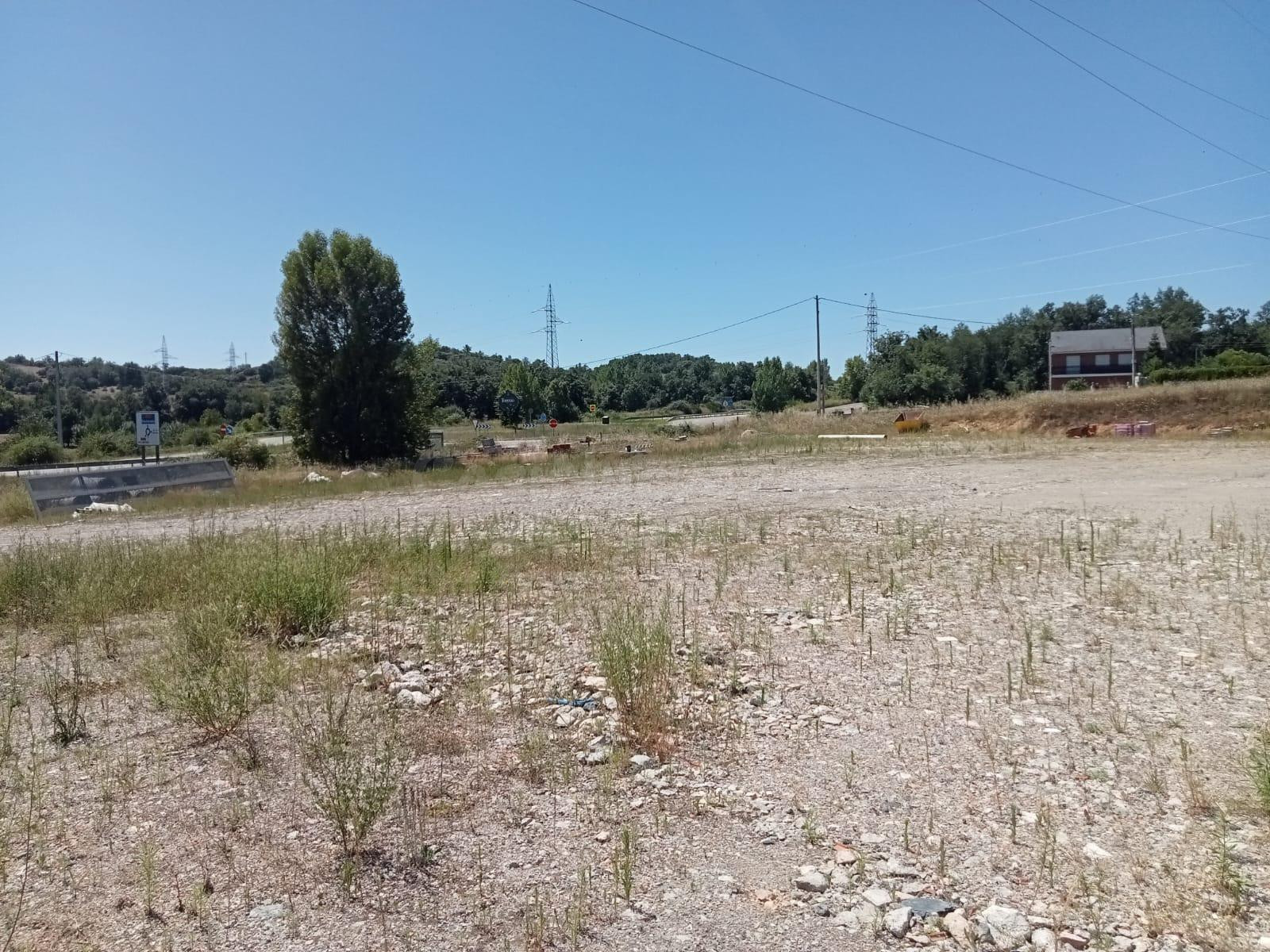 SE VENDE NAVE CON 8.000 M2 DE TERRENO - foto 4