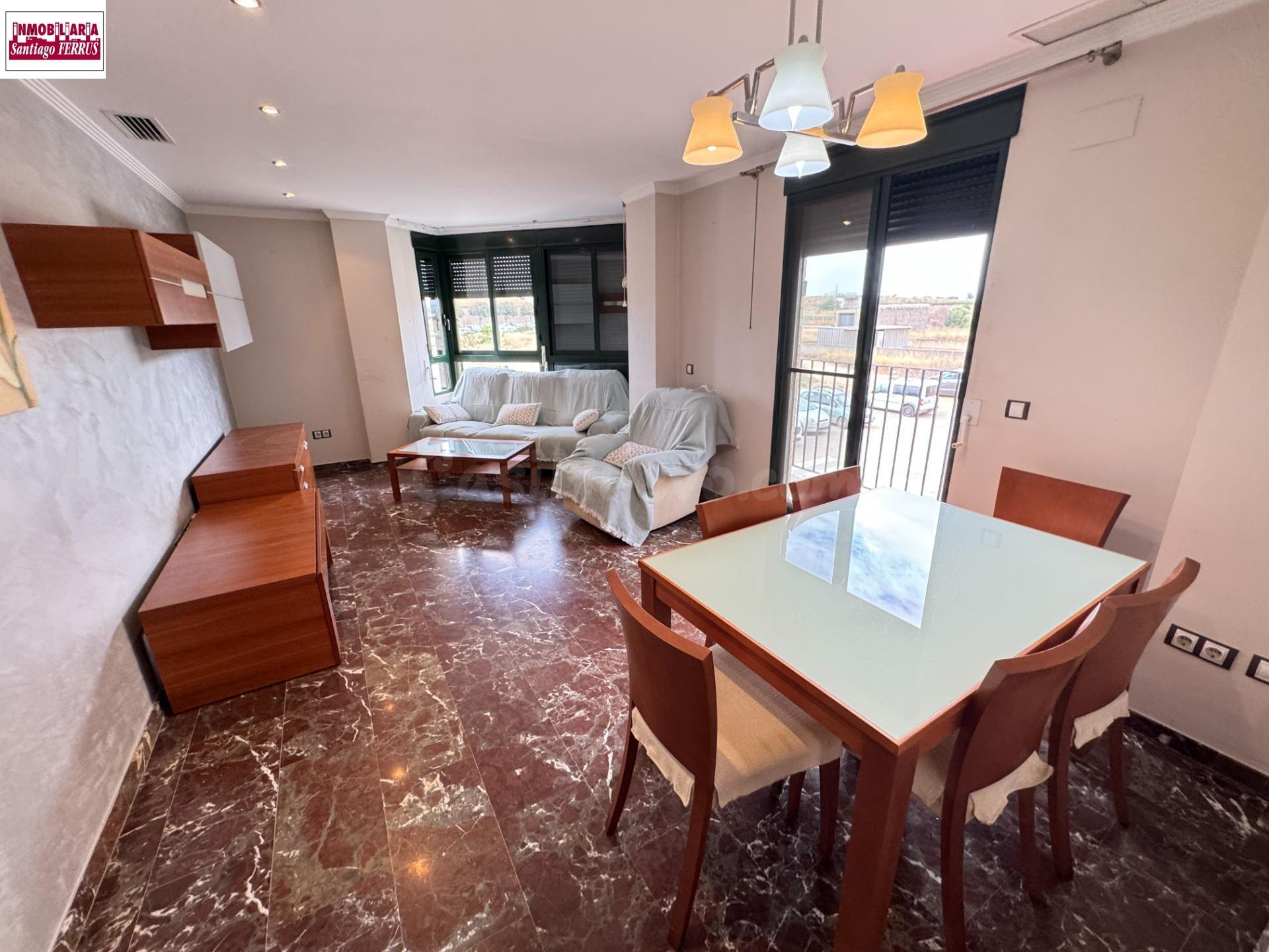 VENTA DE PISO CON PLAZA DE GARAJE Y TRASTERO EN BENIFAIO (VA