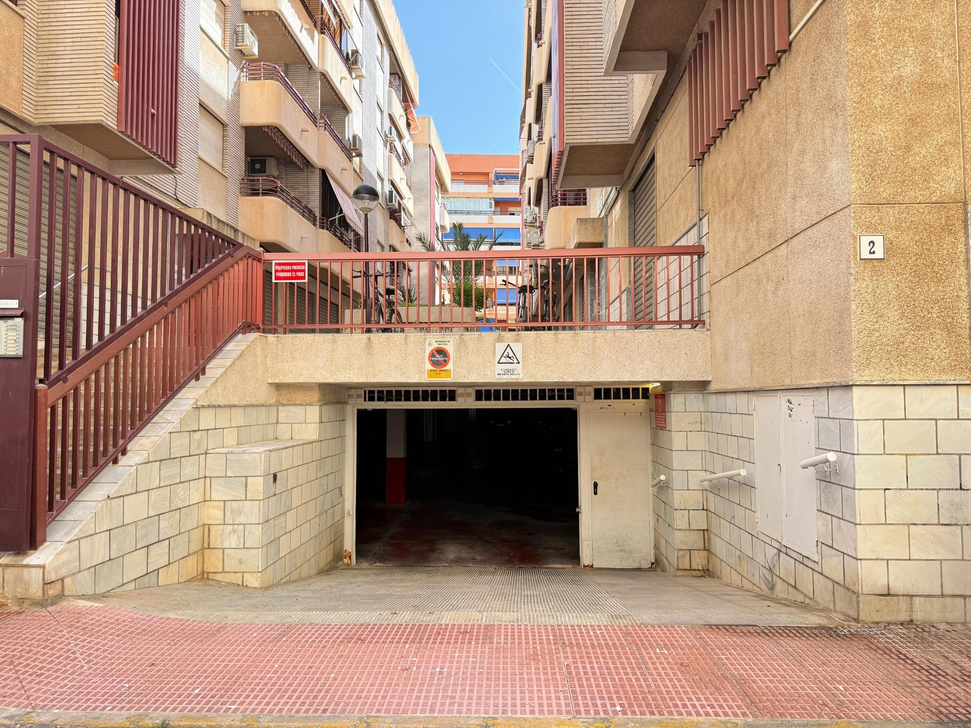 PLAZAS DE GARAJE CON TRASTERO JUNTO AL PUERTO DE SANTA POLA