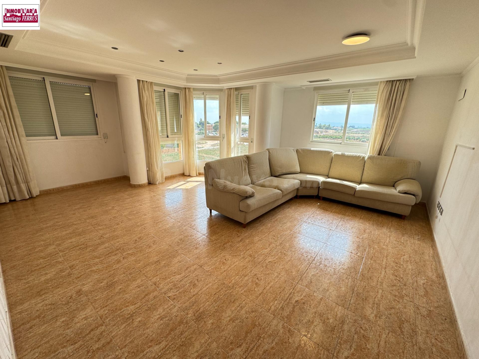 VENTA DE PISO CON PLAZA DE GARAJE Y TRASTERO EN BENIFAIO (VA