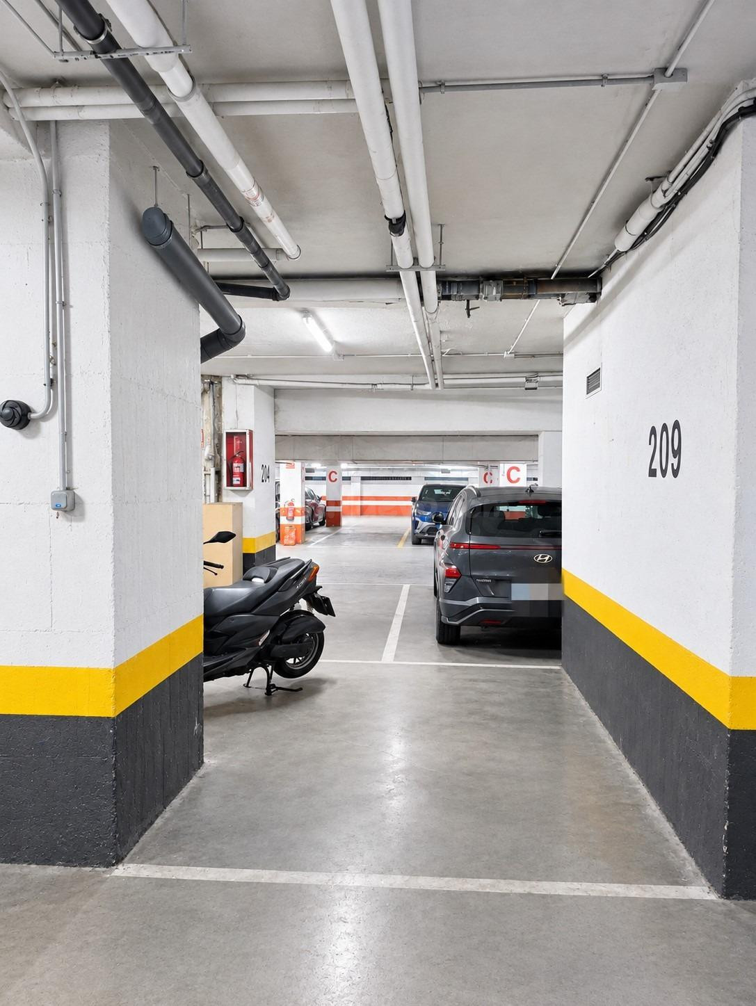 Plaza de garaje en venta junto a Santiago Bernabéu – AZCA | 