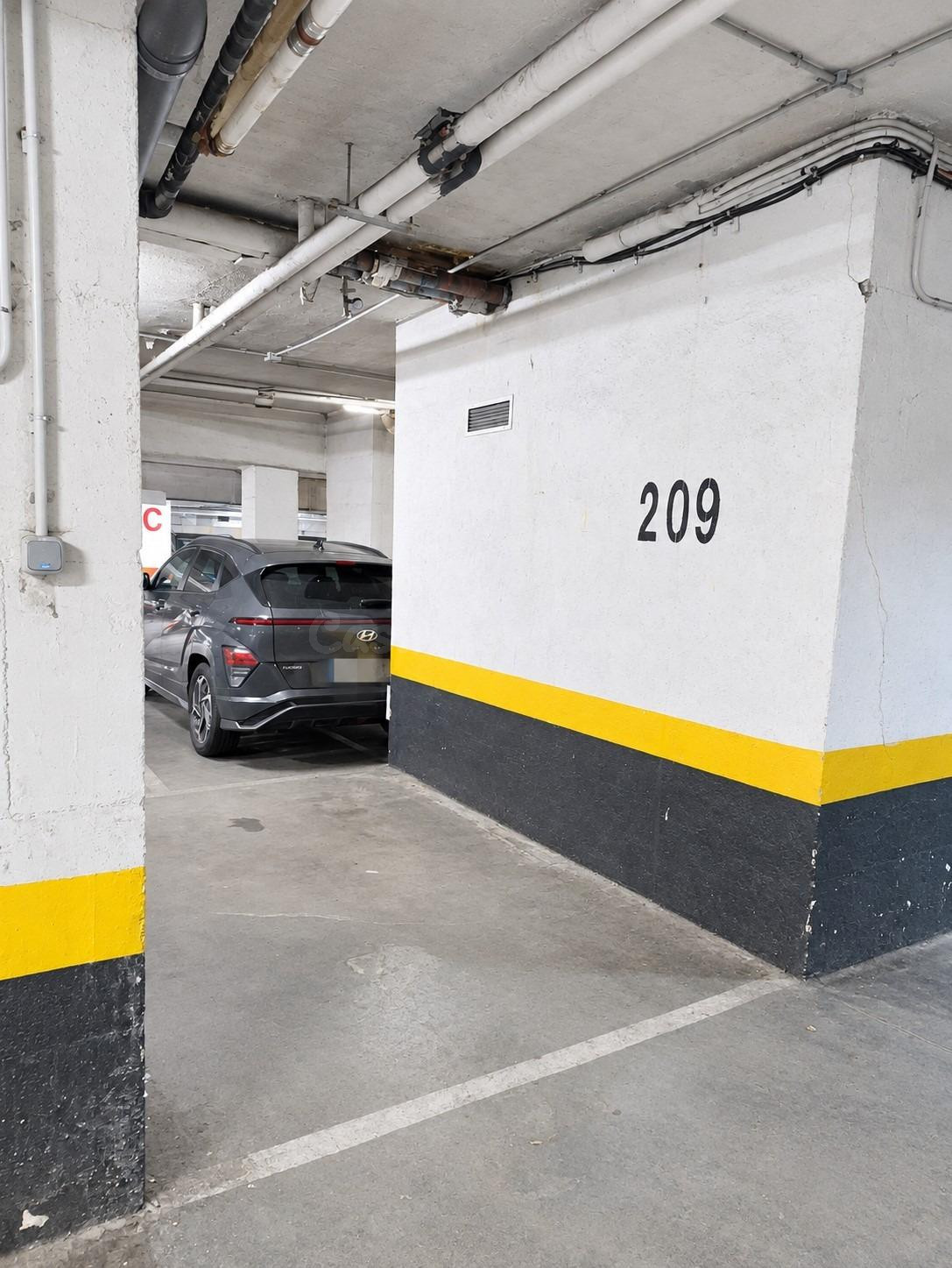 Plaza de garaje en venta junto a Santiago Bernabéu – AZCA |  - foto 2