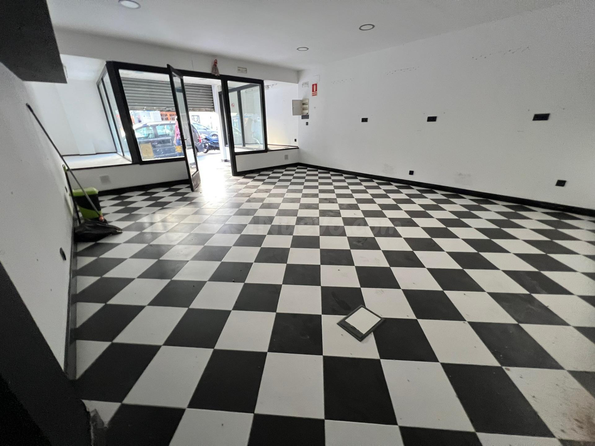 Atención  local en planta baja en Venta en zona comercial