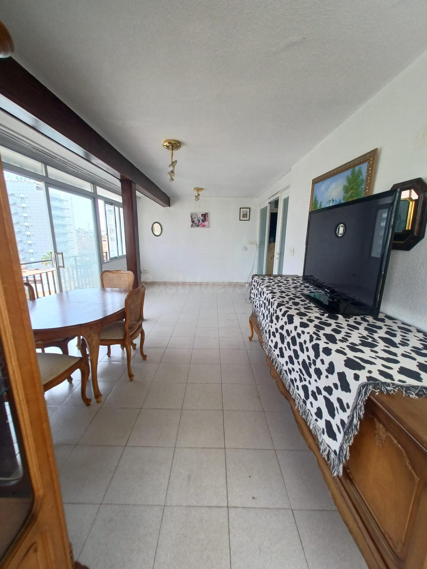Amplio Apartamento en Benidorm con Terraza y Parking - foto 5