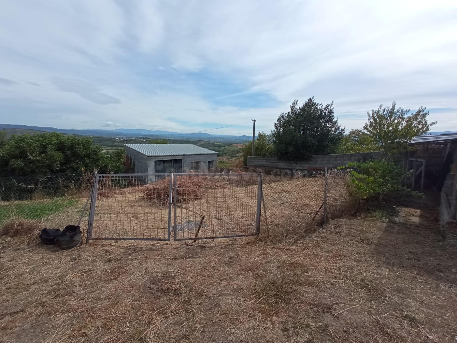 SE VENDE FINCA URBANA CON EDIFICACIONES DE PIEDRA EN OTERO - foto 5