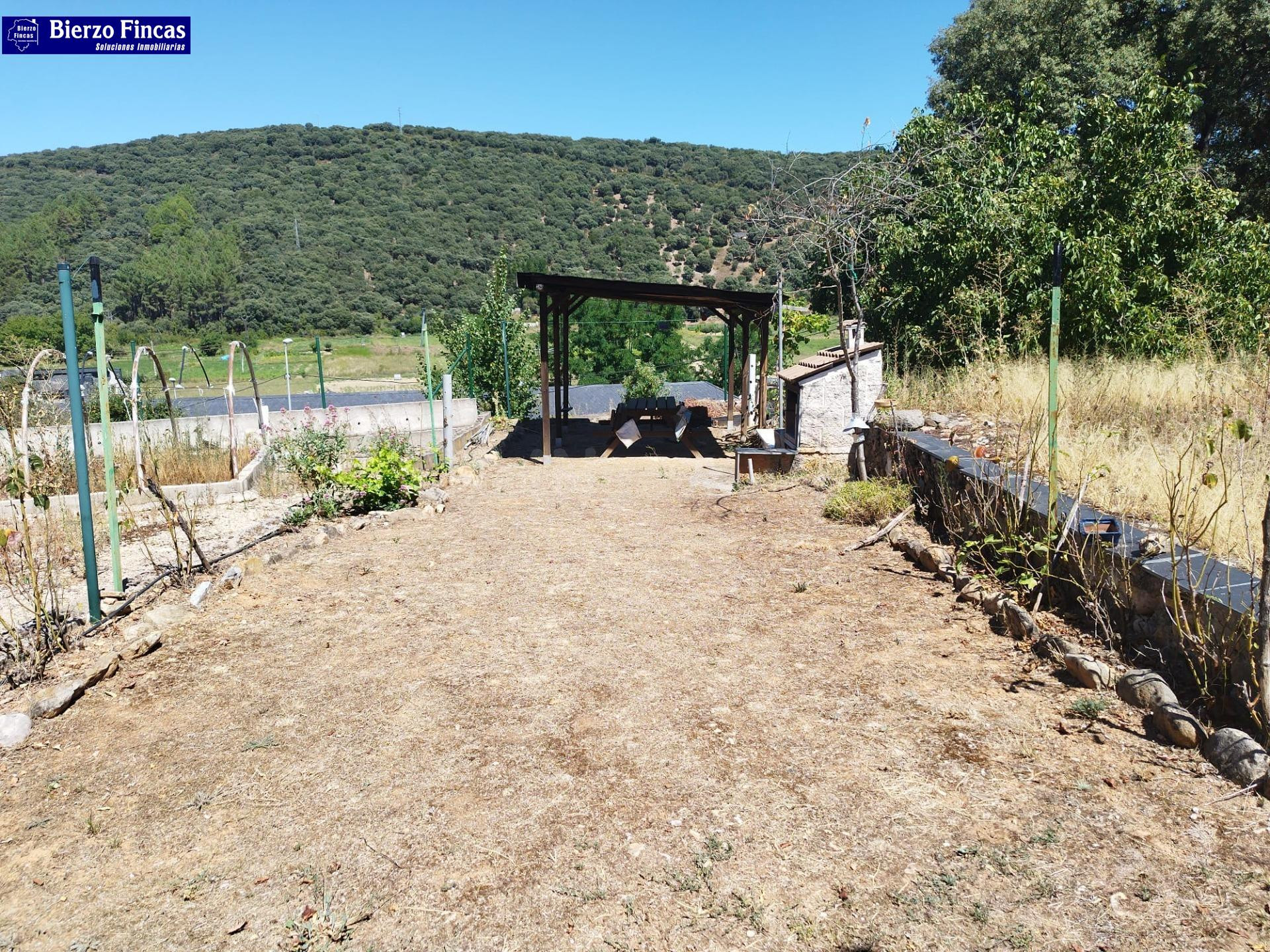 SE VENDE CASA EN CARUCEDO