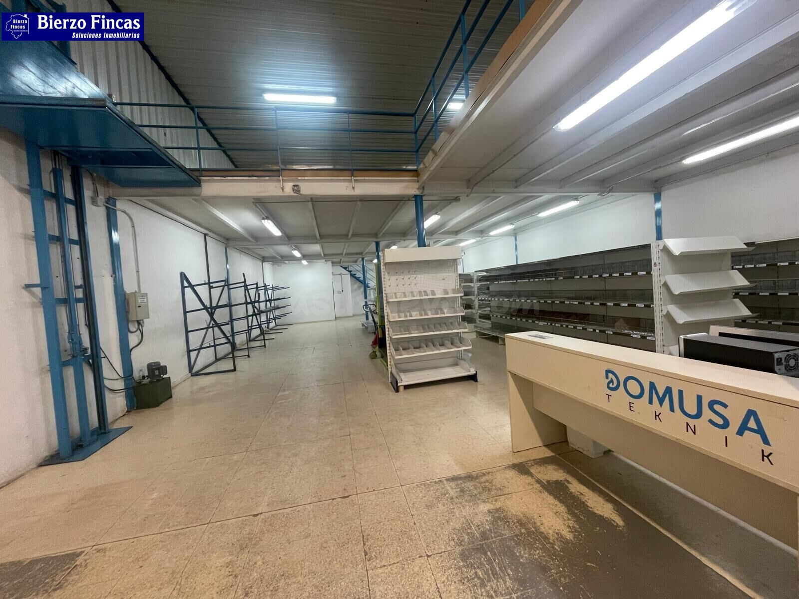 SE ALQUILA NAVE EN ZONA DEL CARREFOUR - foto 3