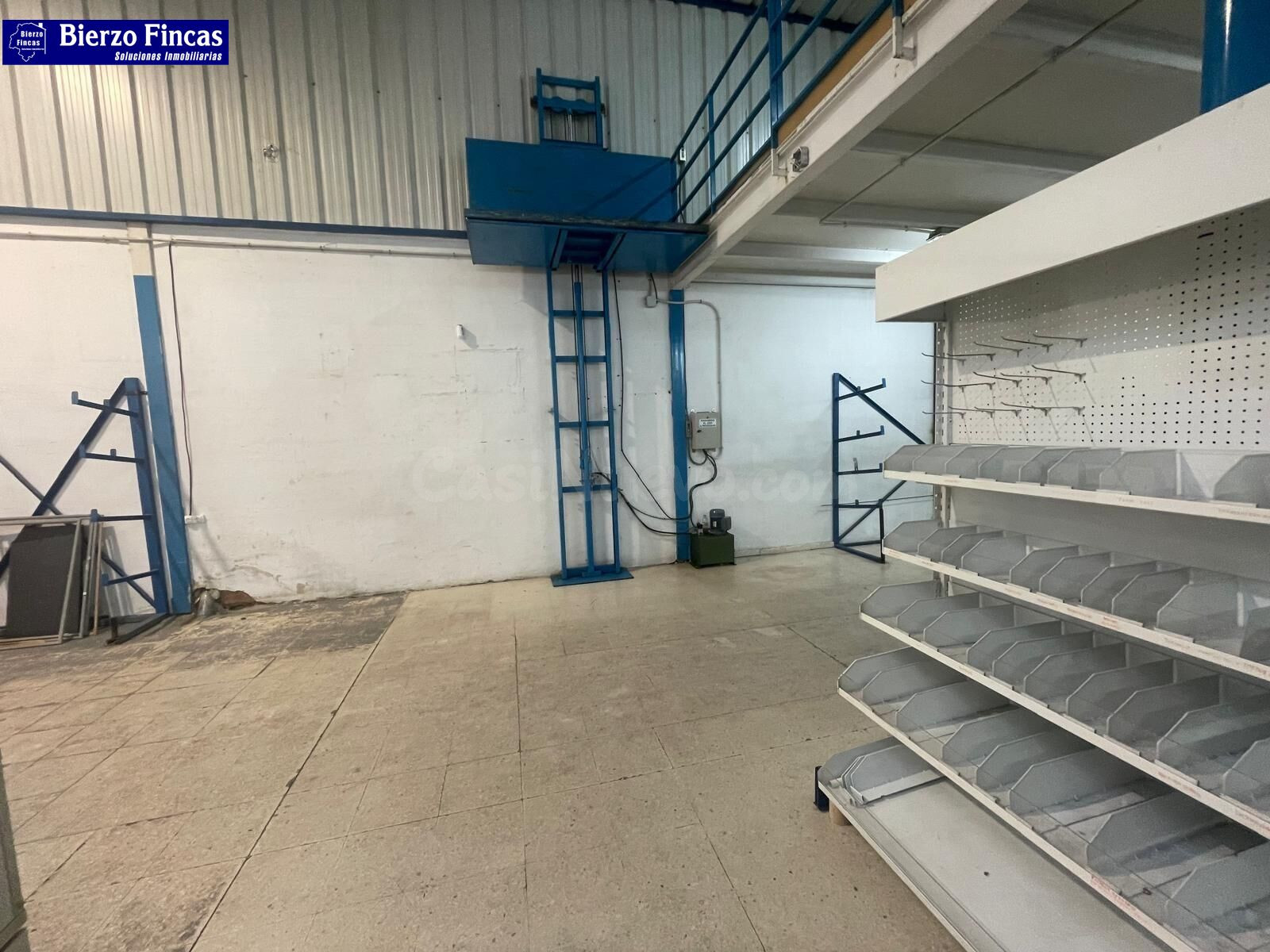SE ALQUILA NAVE EN ZONA DEL CARREFOUR - foto 4