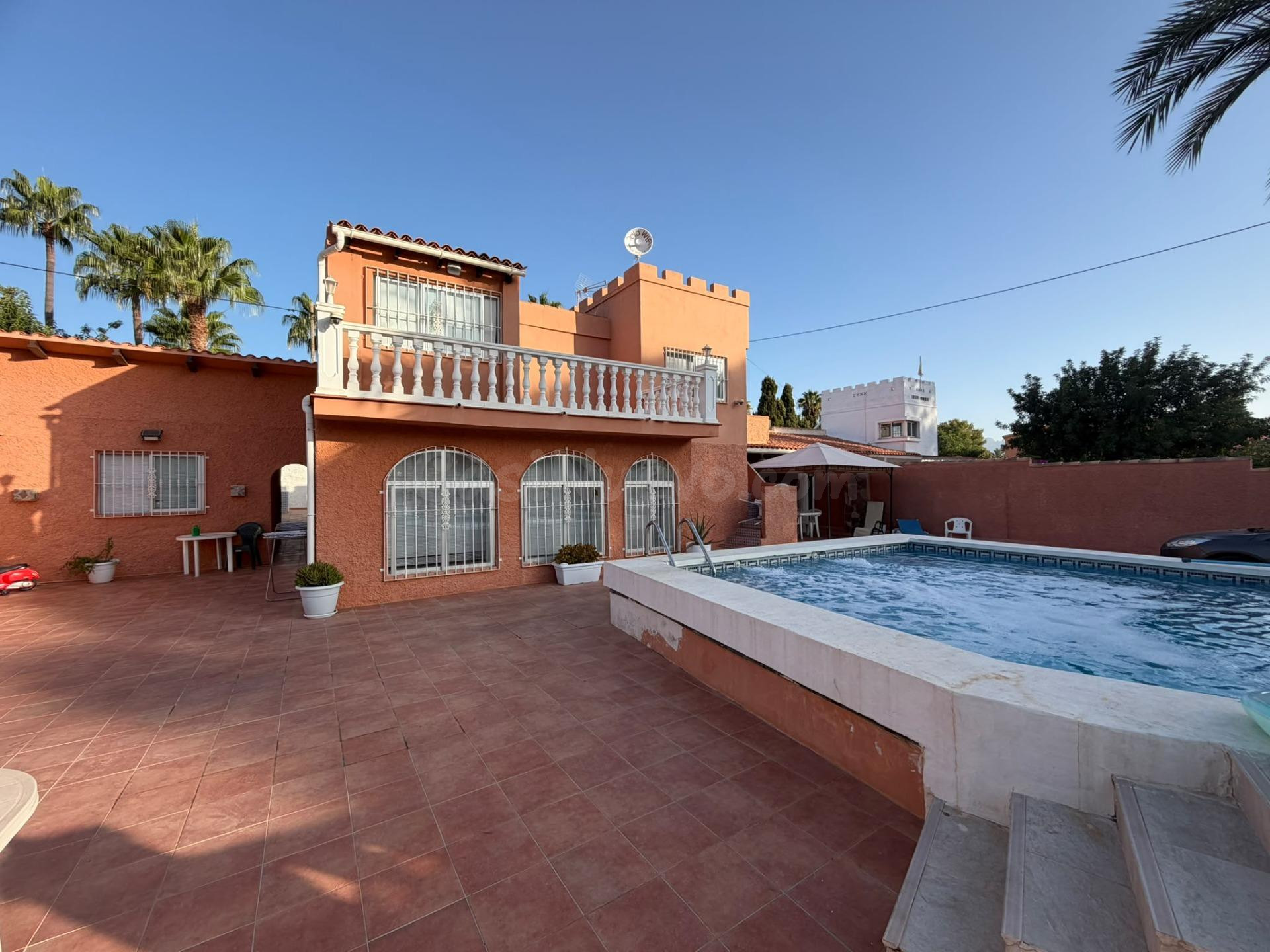 Imponente Chalet en Benidorm- Oportunidad Única