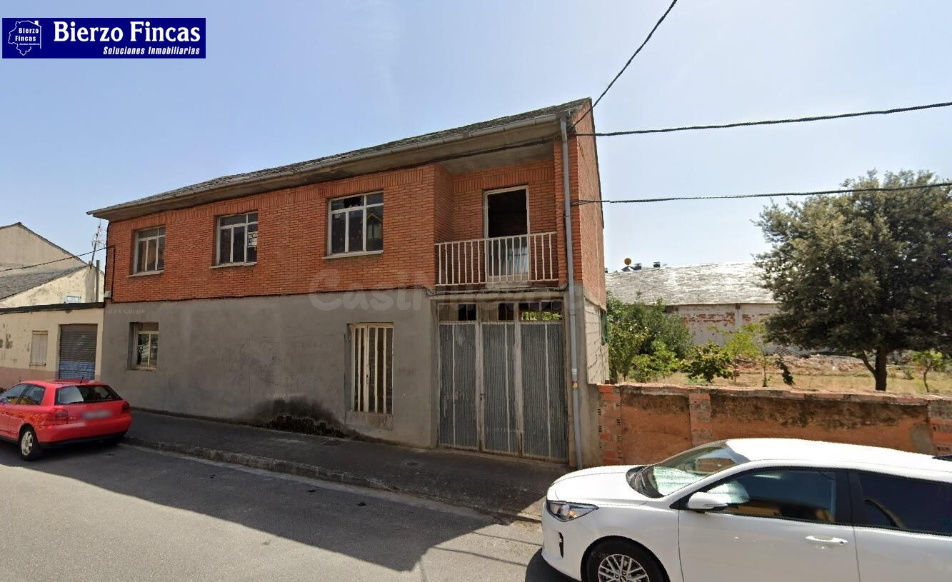 SE VENDE PARCELA URBANA CON VIVIENDA Y NAVE - foto 2