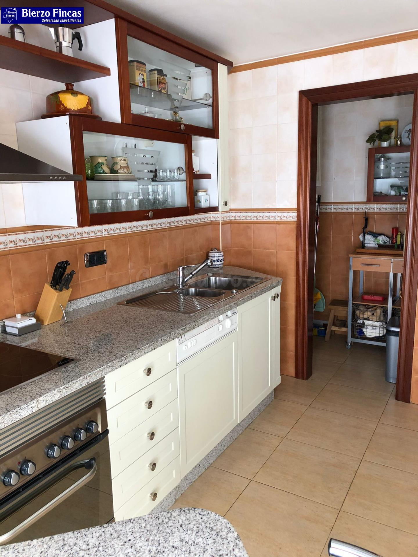SE VENDE UNIFAMILIAR EN MANSILLA DE LAS MULAS - foto 3