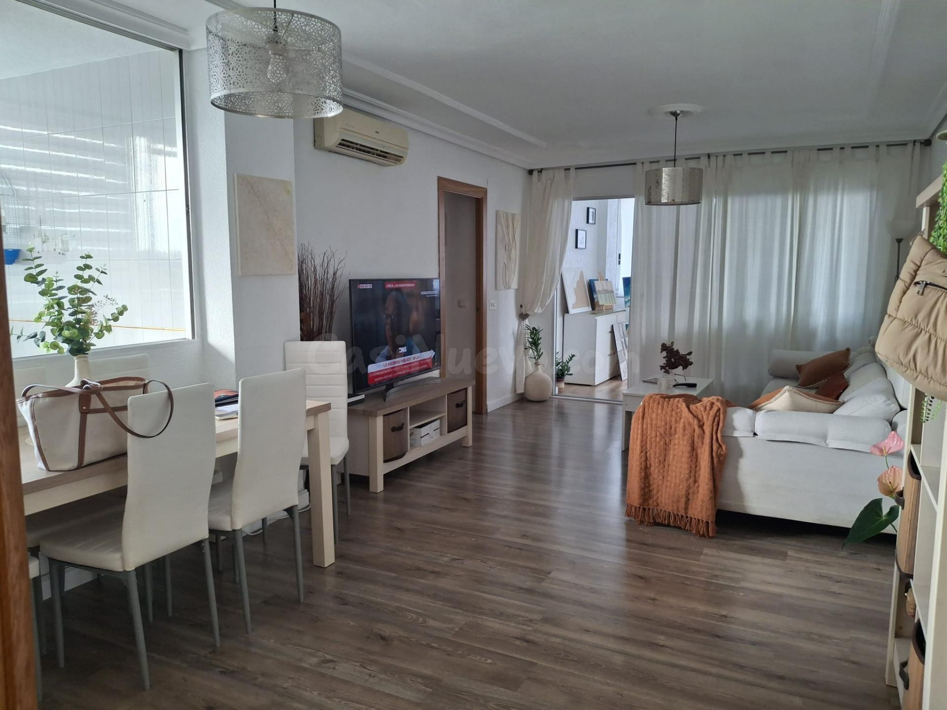 Piso Seminuevo en Benidorm con Vistas y Parking a Solo €295, - foto 2