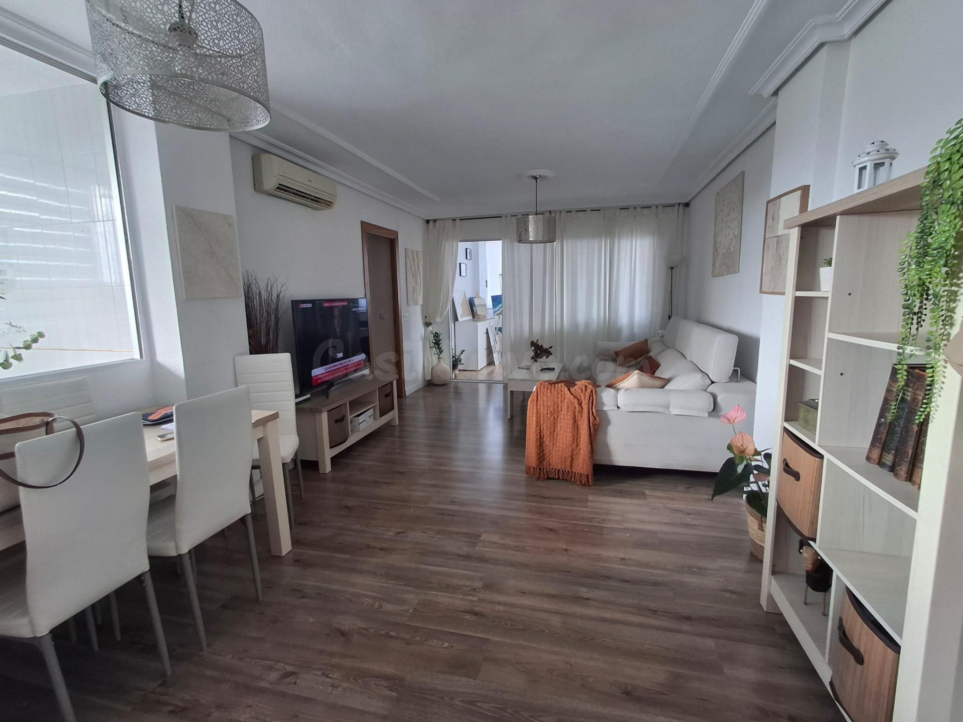 Piso Seminuevo en Benidorm con Vistas y Parking a Solo €295, - foto 4