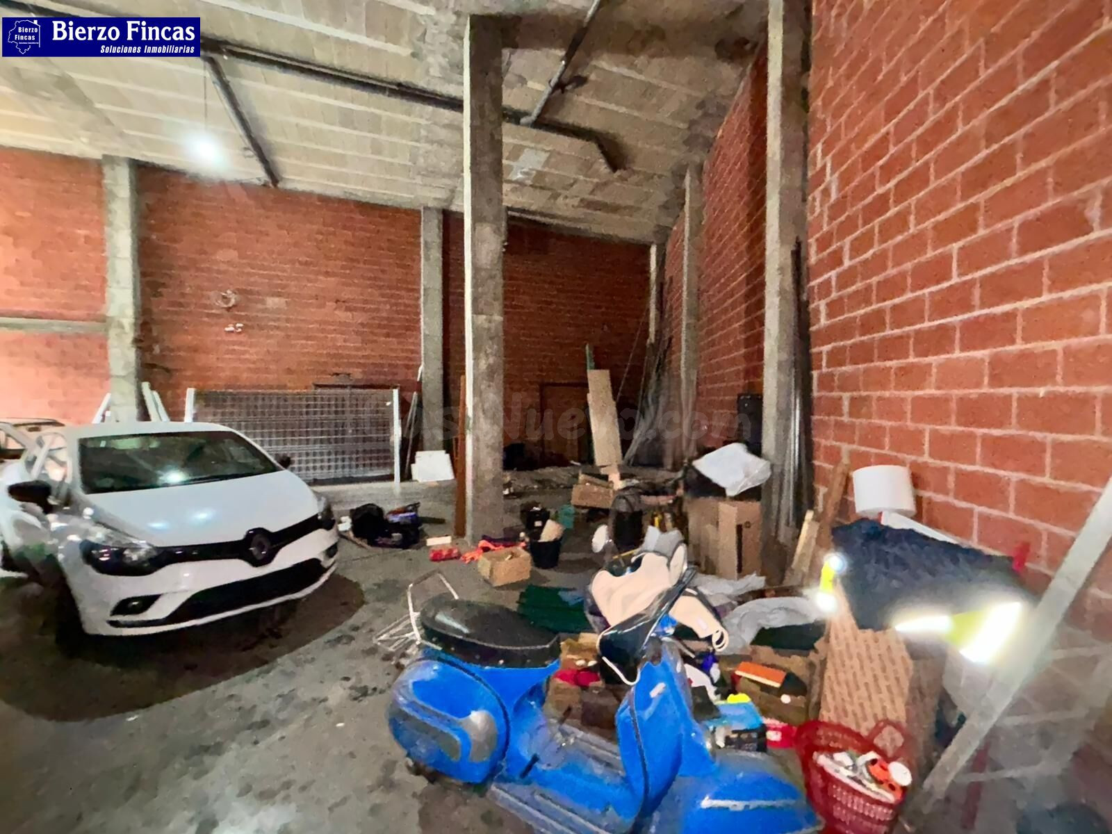 AMPLIO BAJO PARA ESTACIONAMIENTO O ALMACÉN EN ALQUILER, ZONA - foto 2