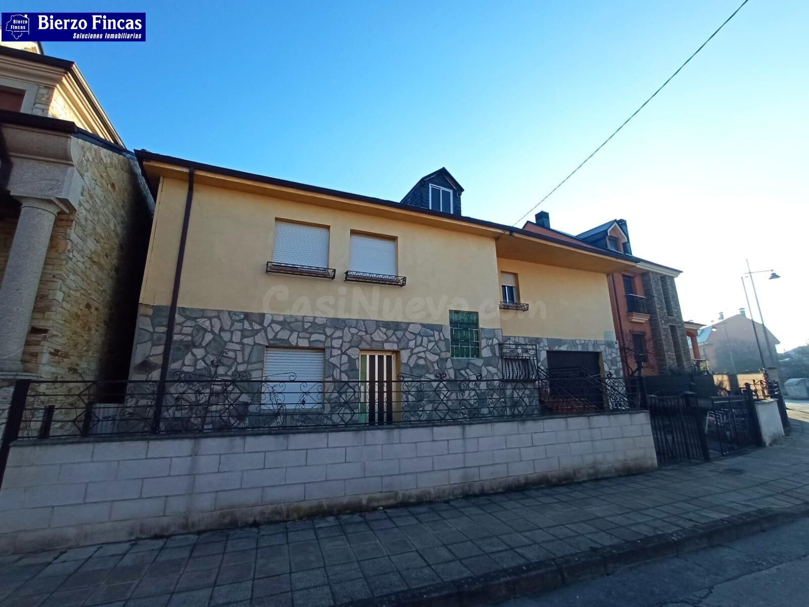 SE VENDE VIVIENDA UNIFAMILIAR EN FUENTESNUEVAS
