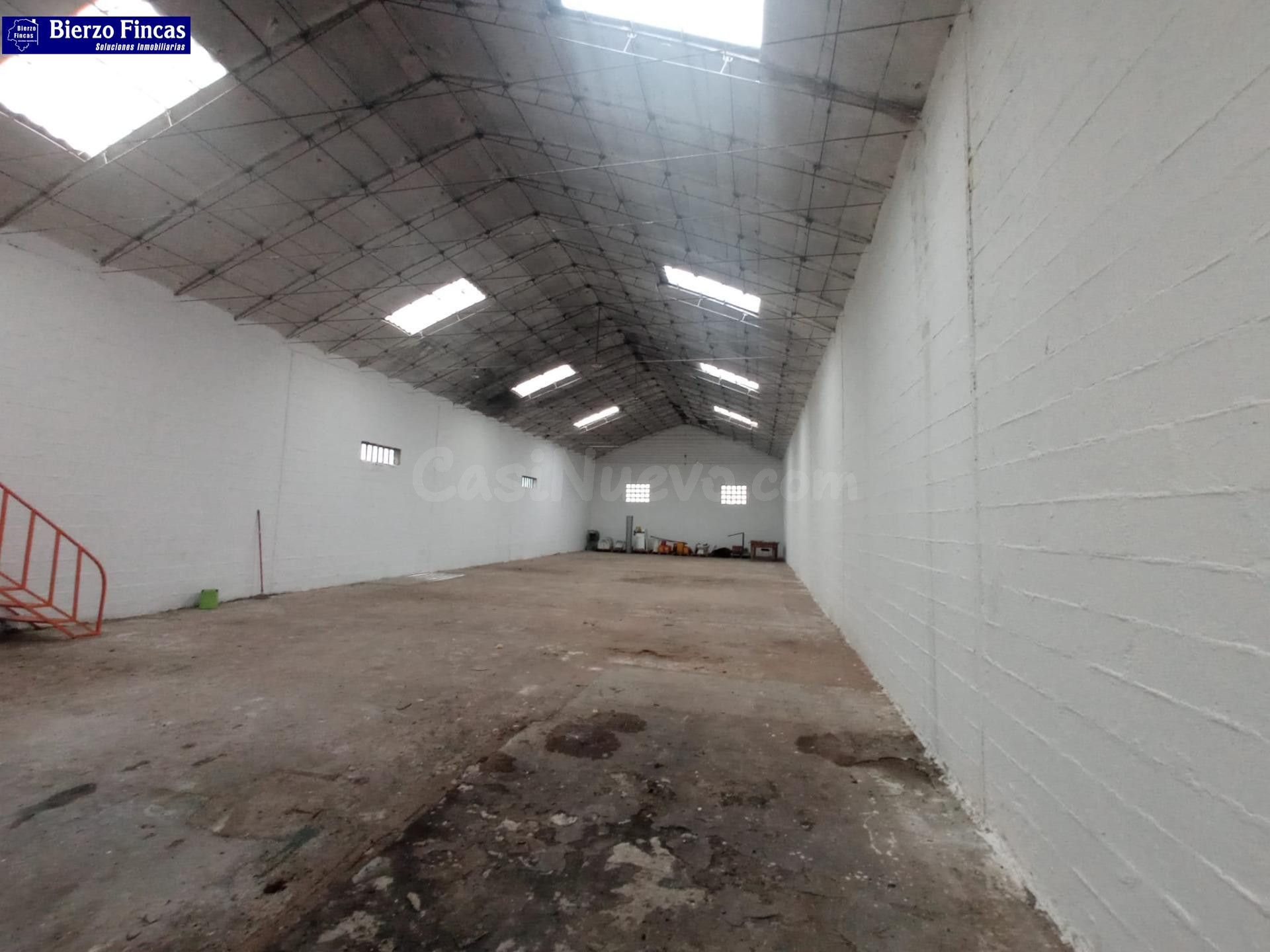 SE VENDE NAVE A DOS MINUTOS DE BRICODEPOT LEON - foto 3