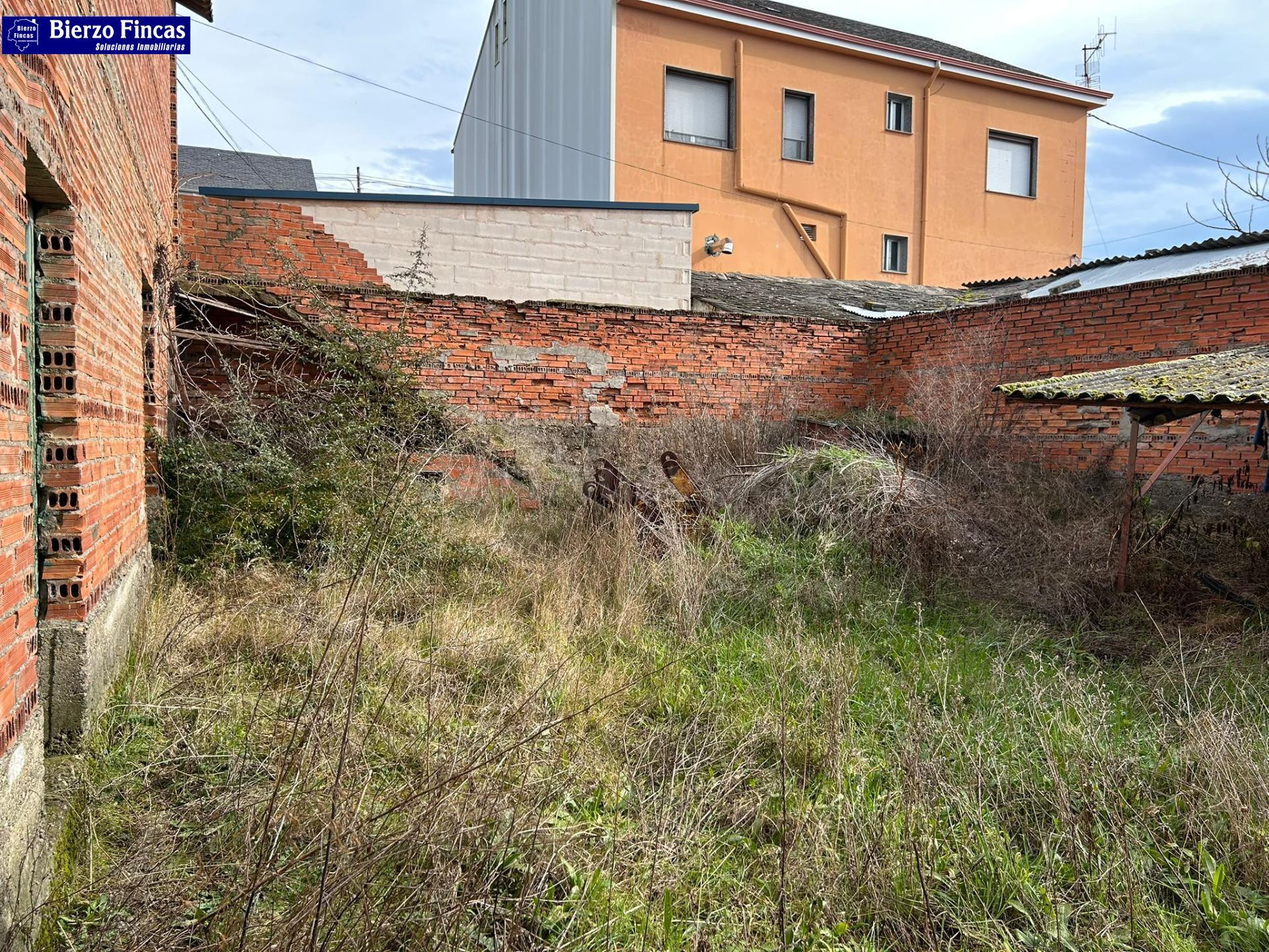 OPORTUNIDAD DE INVERSION VENTA DE CASA CON TERRENO EN CABAÑA - foto 4