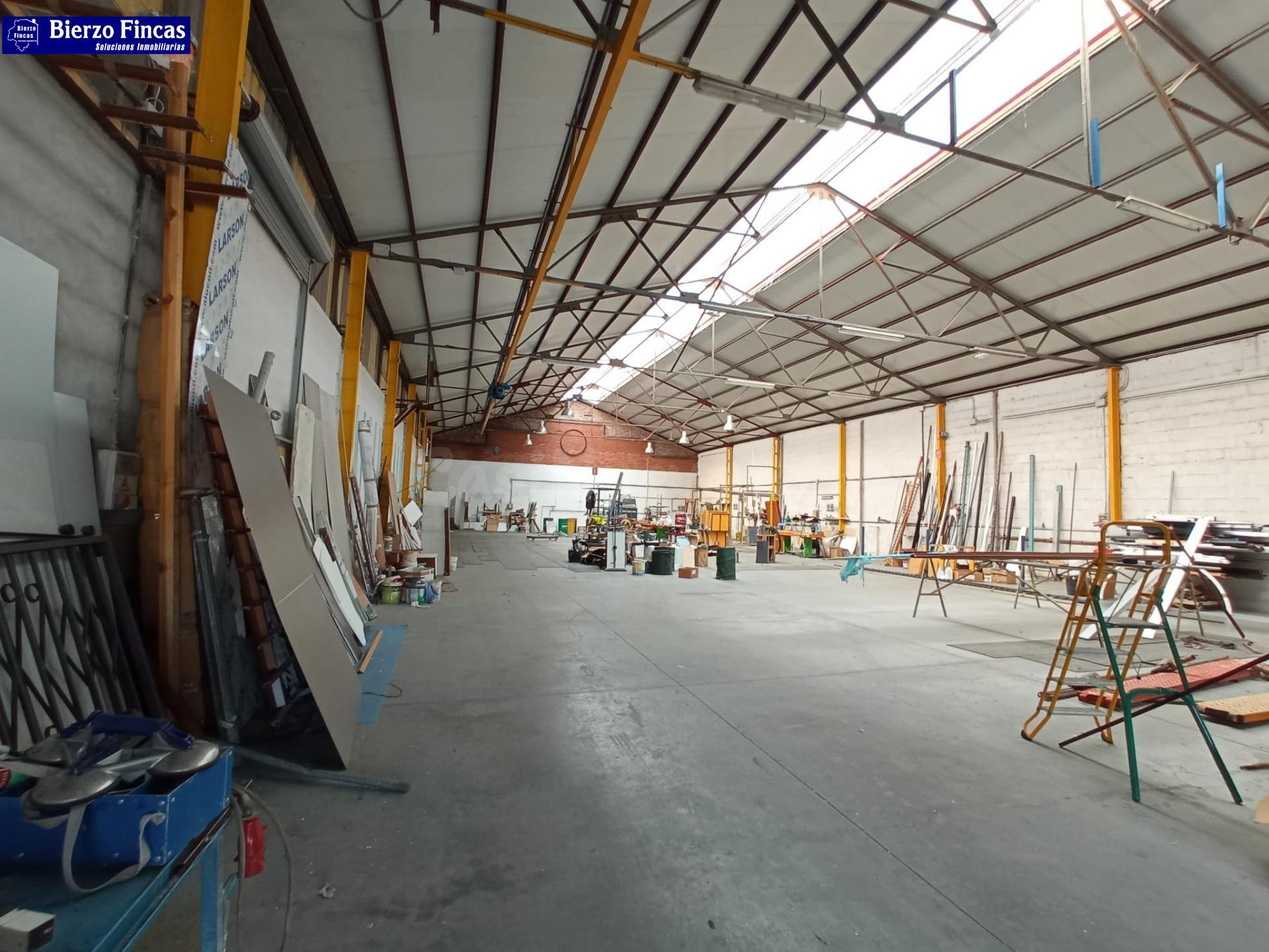SE VENDE NAVE INDUSTRIAL EN BÁRCENA