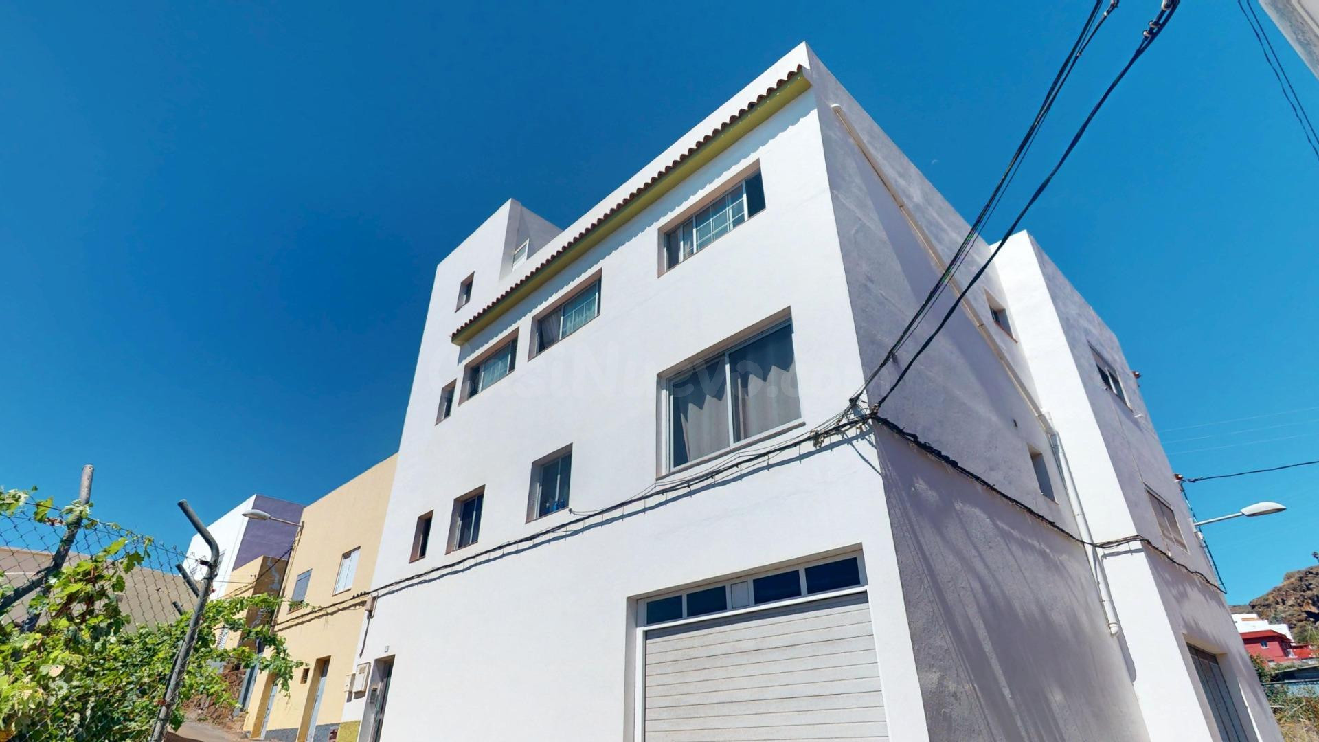 Vivienda amplia con garaje privado y azotea en El Tablero - foto 2