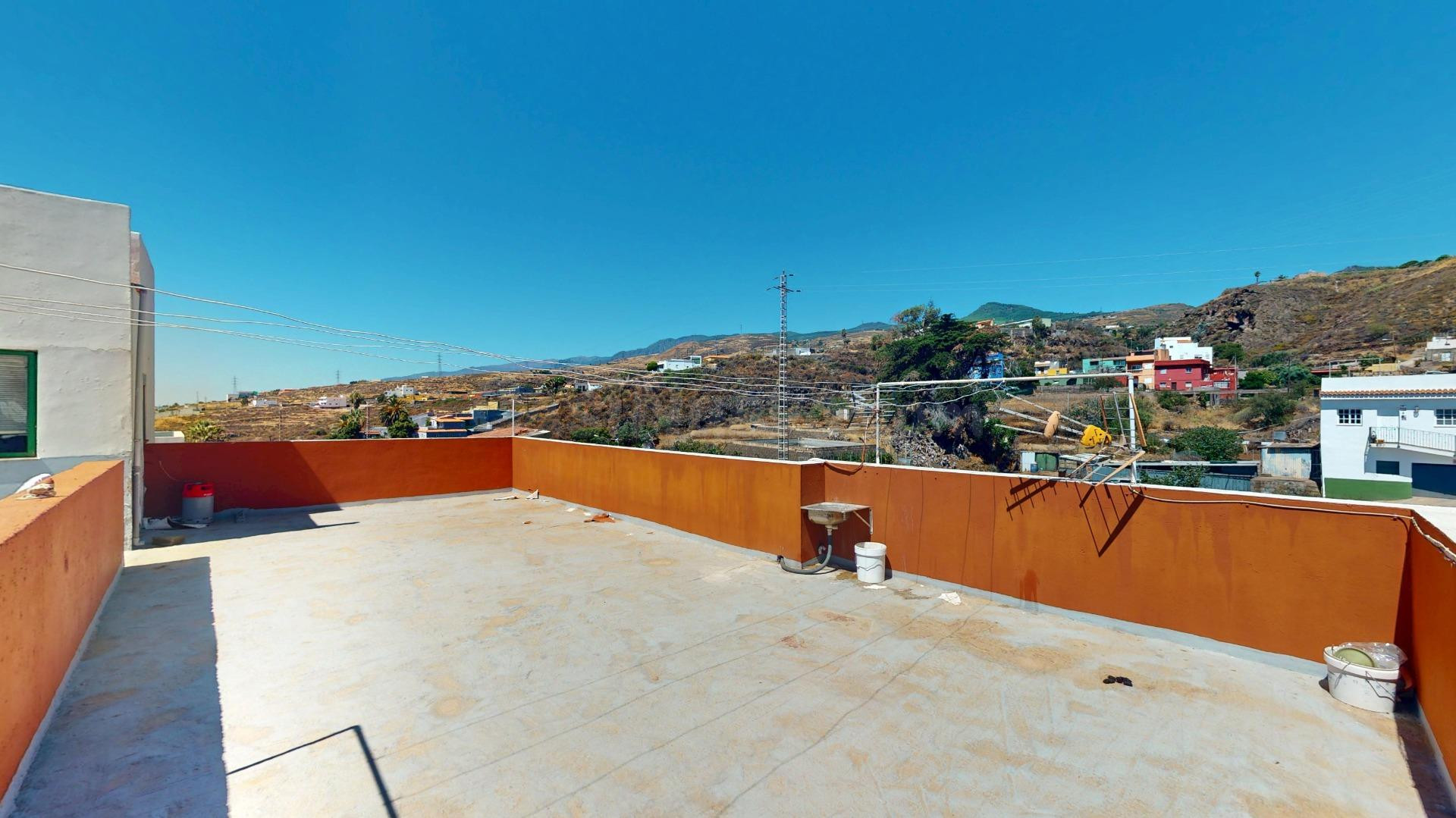 Vivienda amplia con garaje privado y azotea en El Tablero - foto 4