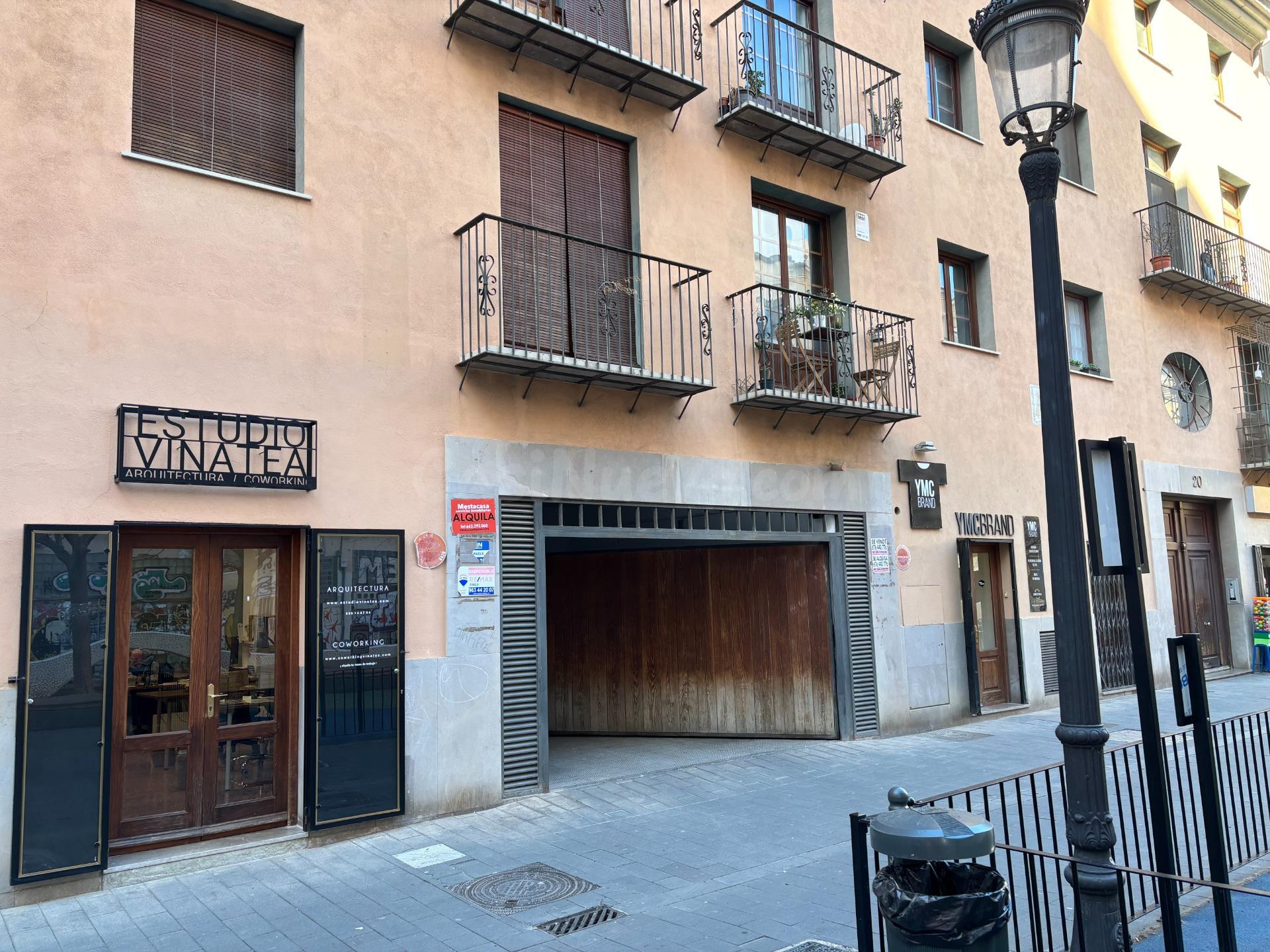Plaza de garaje coche pequeño