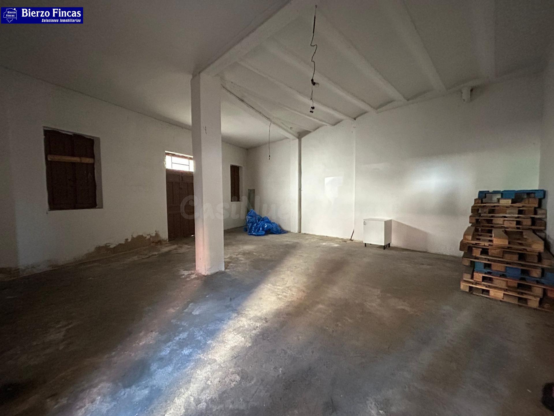 SE VENDEN CINCO PISOS Y DOS BAJOS PARA REFORMAR EN ASTORGA - foto 5