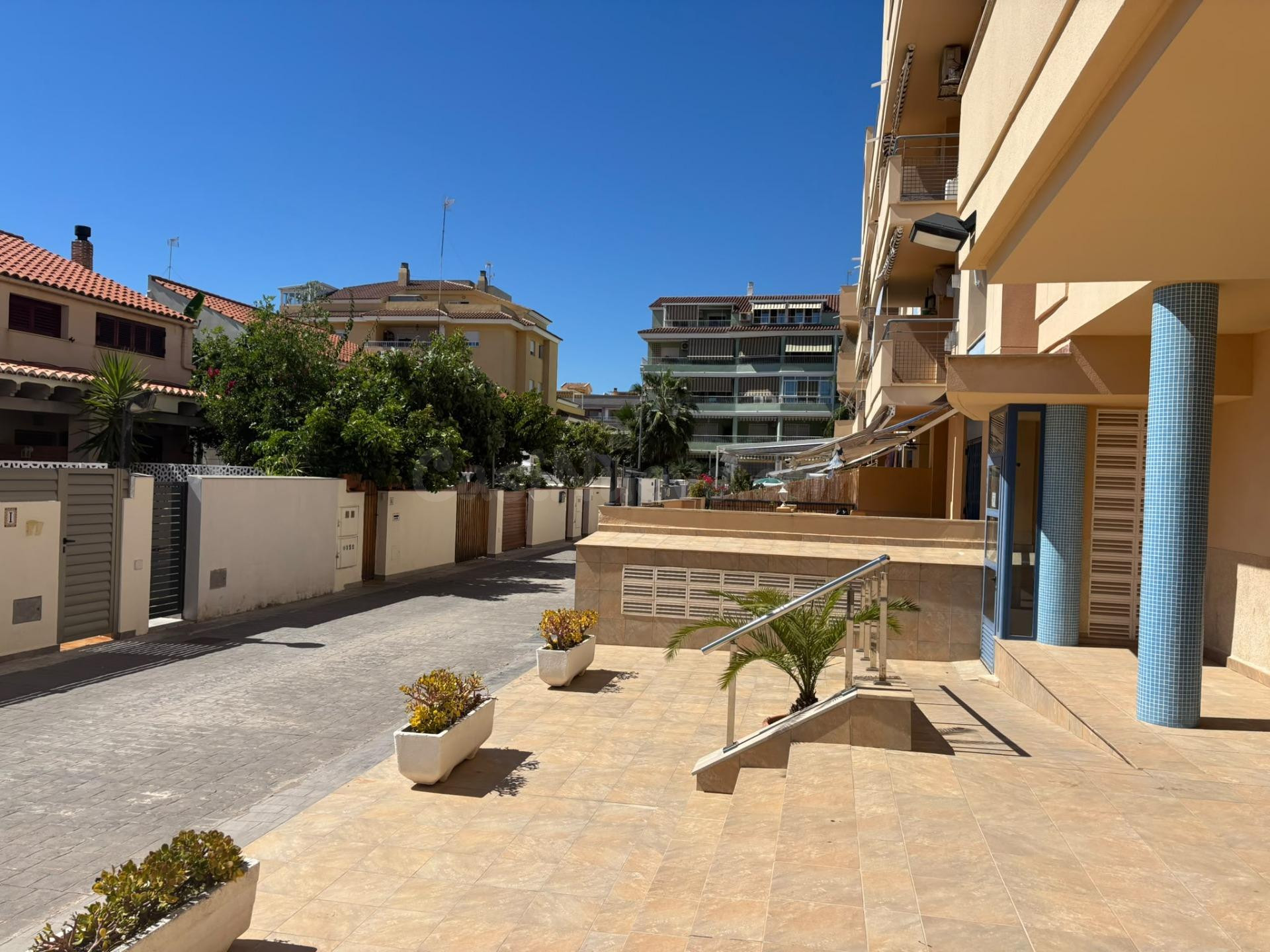 Apartamento con garaje y trastero en Canet a 260mts de la pl - foto 2