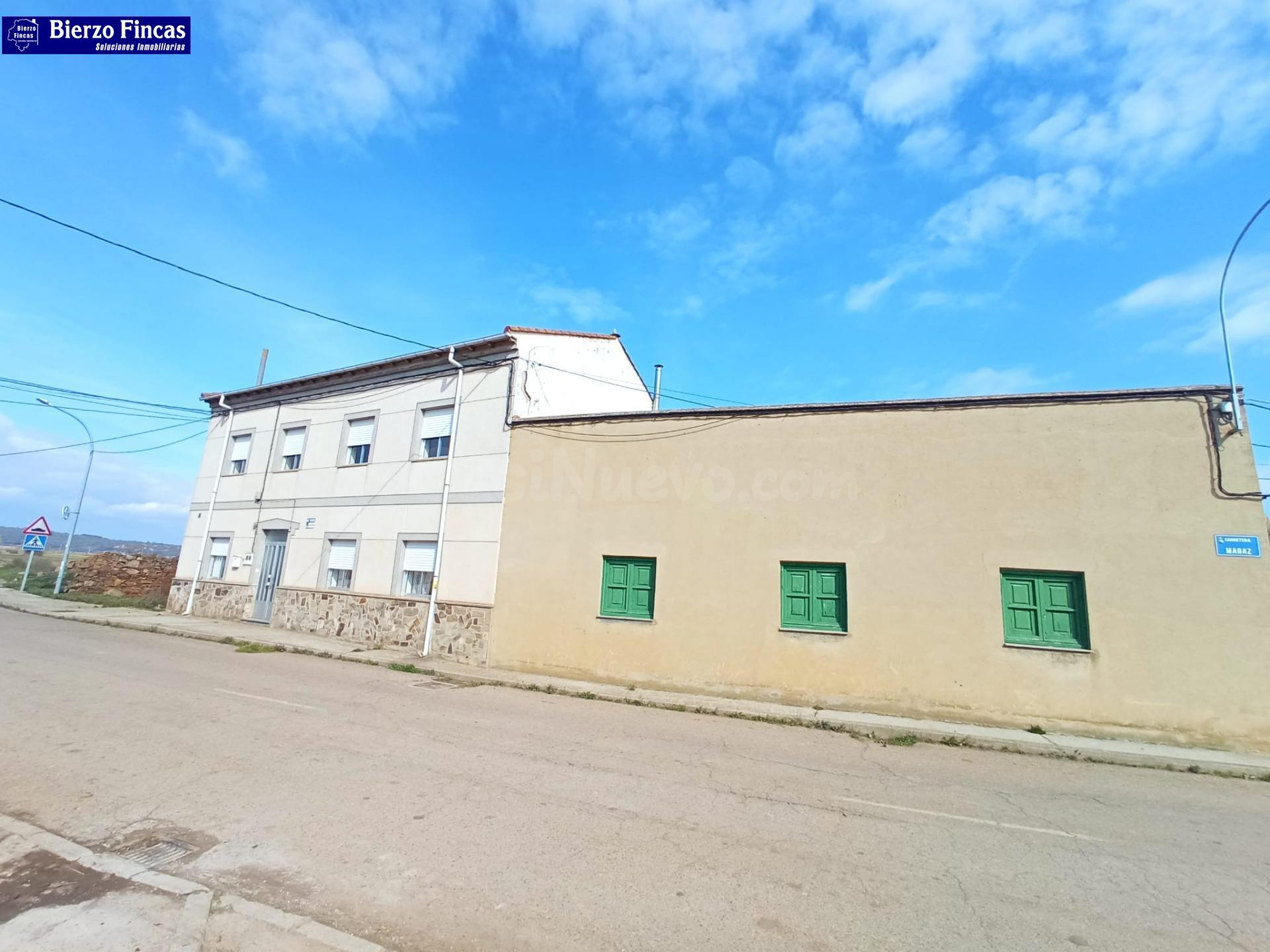 SE VENDE CASA CON NAVE