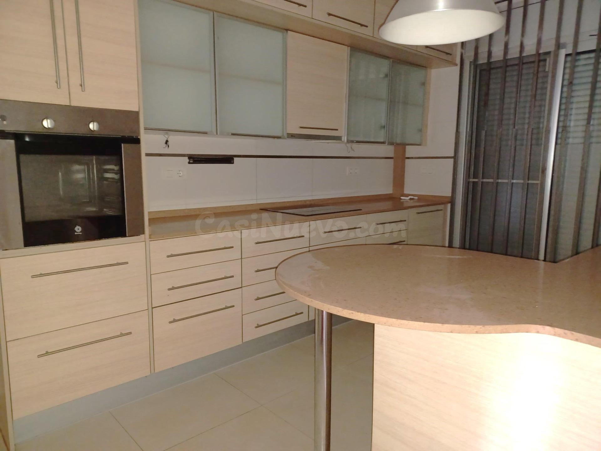 Amplio chalet adosado con piscina comunitaria en Cambrils - foto 5