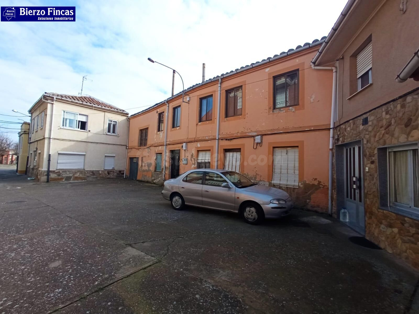 SE VENDE CASA PARA REFORMAR EN ASTORGA