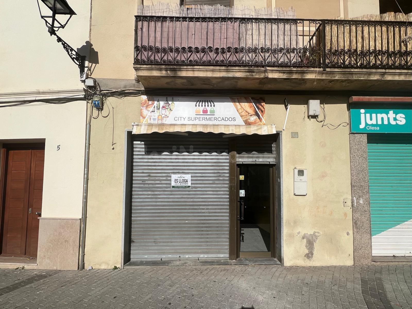 Local comercial en alquiler en la Plaça de les Fonts – Casc 