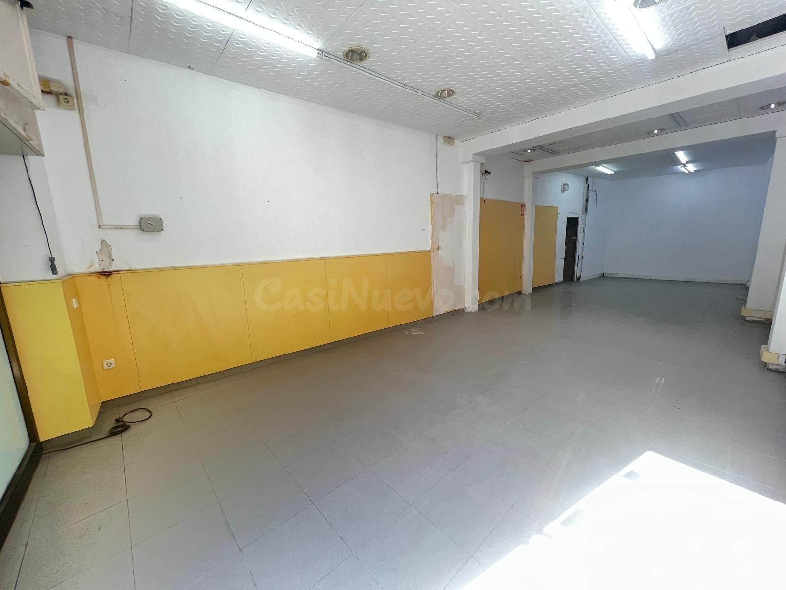Local comercial en alquiler en la Plaça de les Fonts – Casc  - foto 2