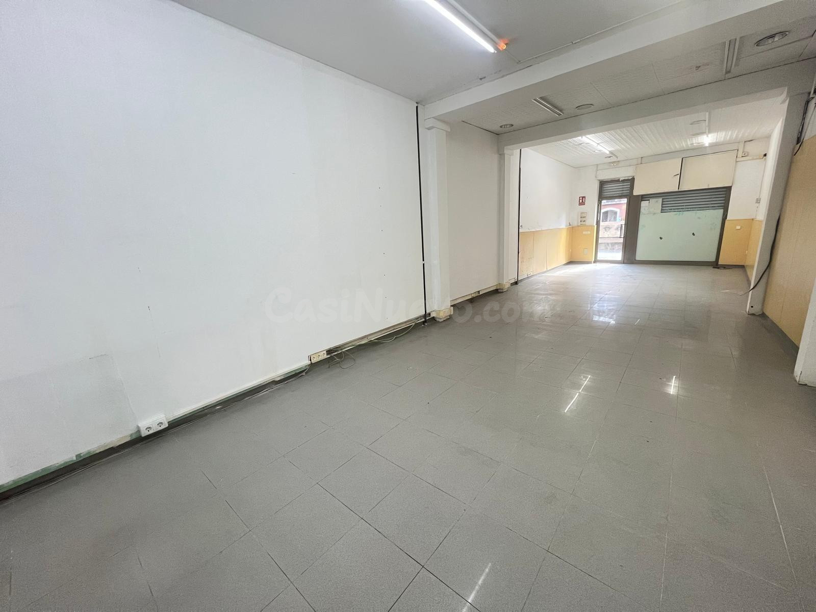 Local comercial en alquiler en la Plaça de les Fonts – Casc  - foto 4