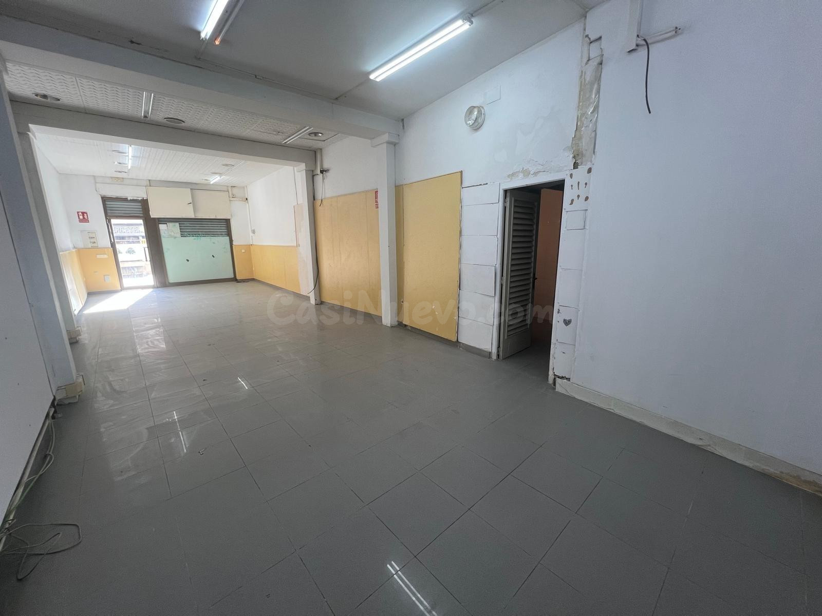 Local comercial en alquiler en la Plaça de les Fonts – Casc  - foto 5