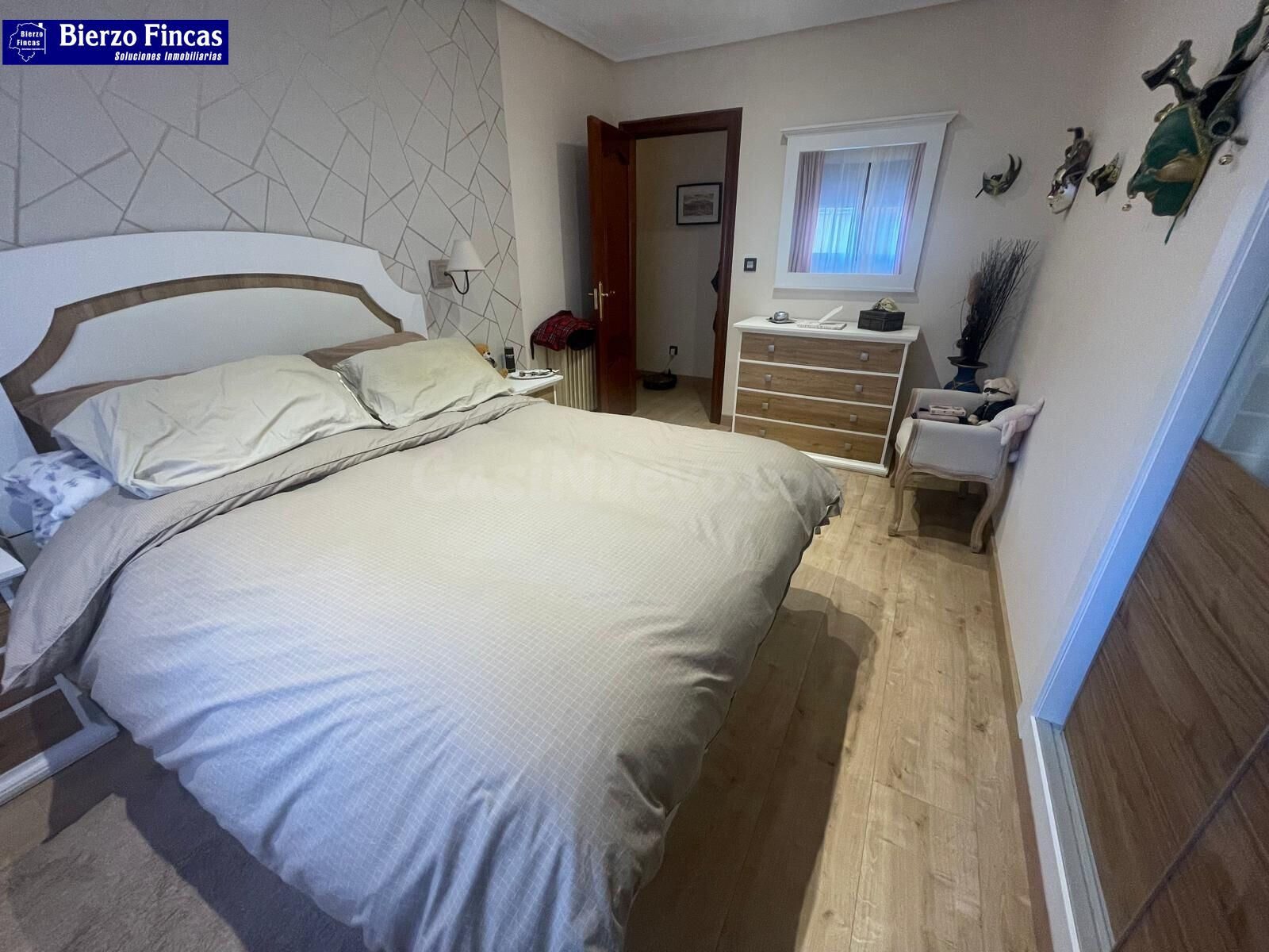 ¡AMPLIO Y LUMINOSO PISO EN VENTA EN ZONA DEL PALACIO DE CONG - foto 4