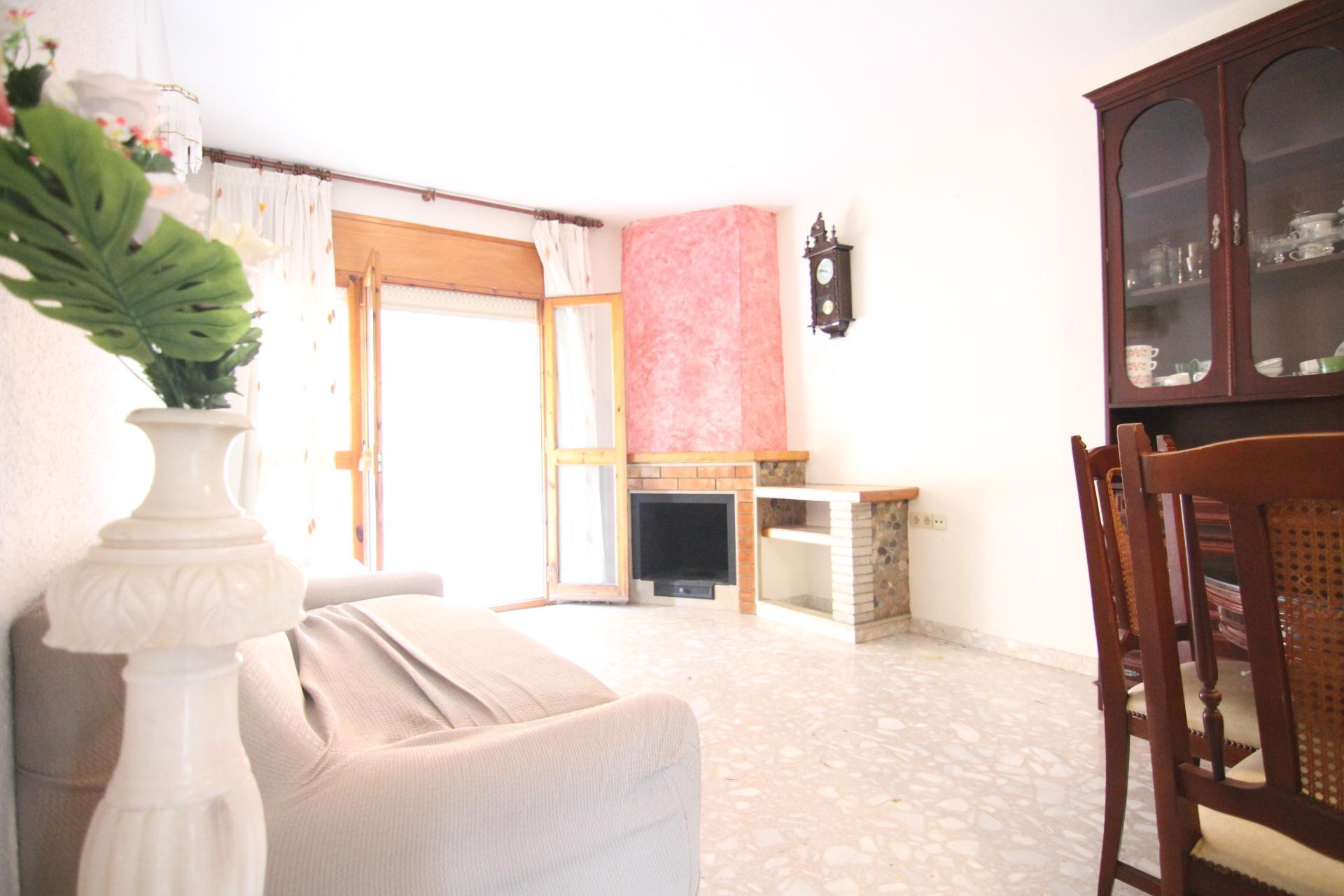 Amplio piso de 3 habitaciones dobles con terraza y patio com